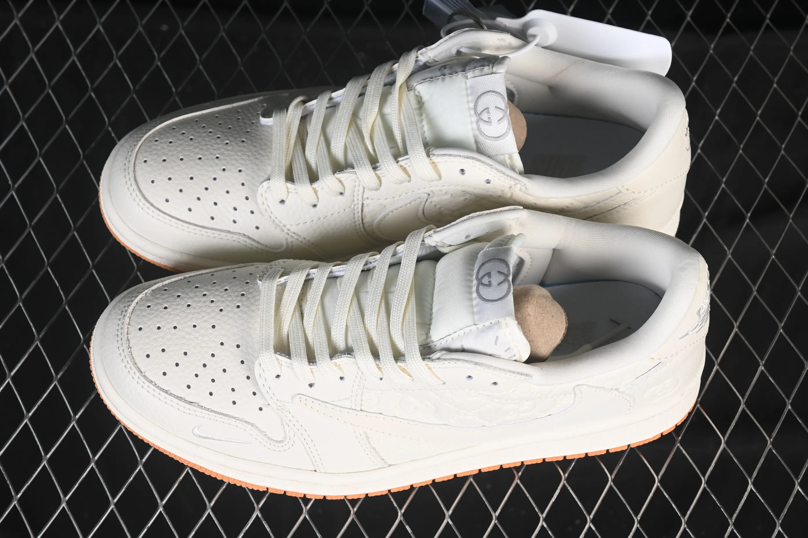 All categories Air Jordan Jordan series basketball shoes Air Jordan 1 Low High-end customized low-top sneakers Travis Scott x Fragment Design x Air Jordan 1 Low OG SP AJ1 Joe 1 Gucci joint secret engraved raw rubber low-top cultural casual sneakers LD2025-049